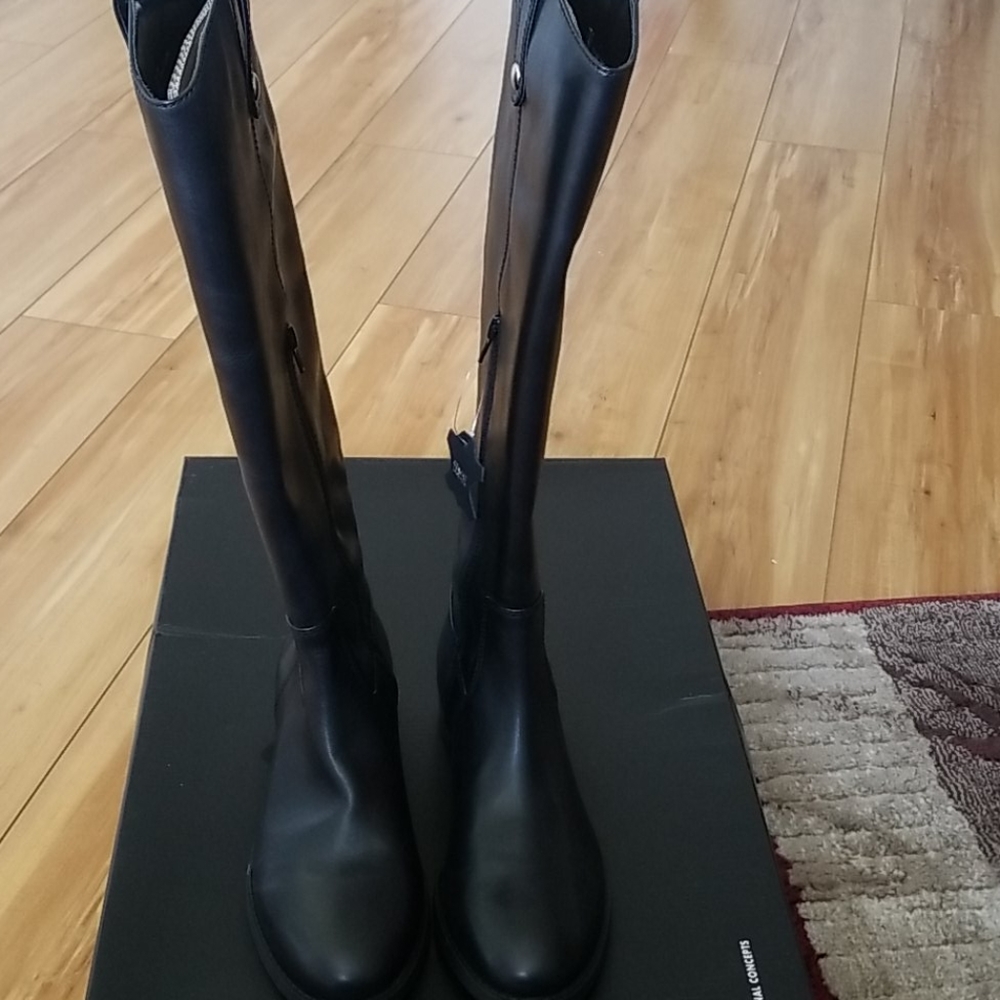 Boots - Picture 4 of 4